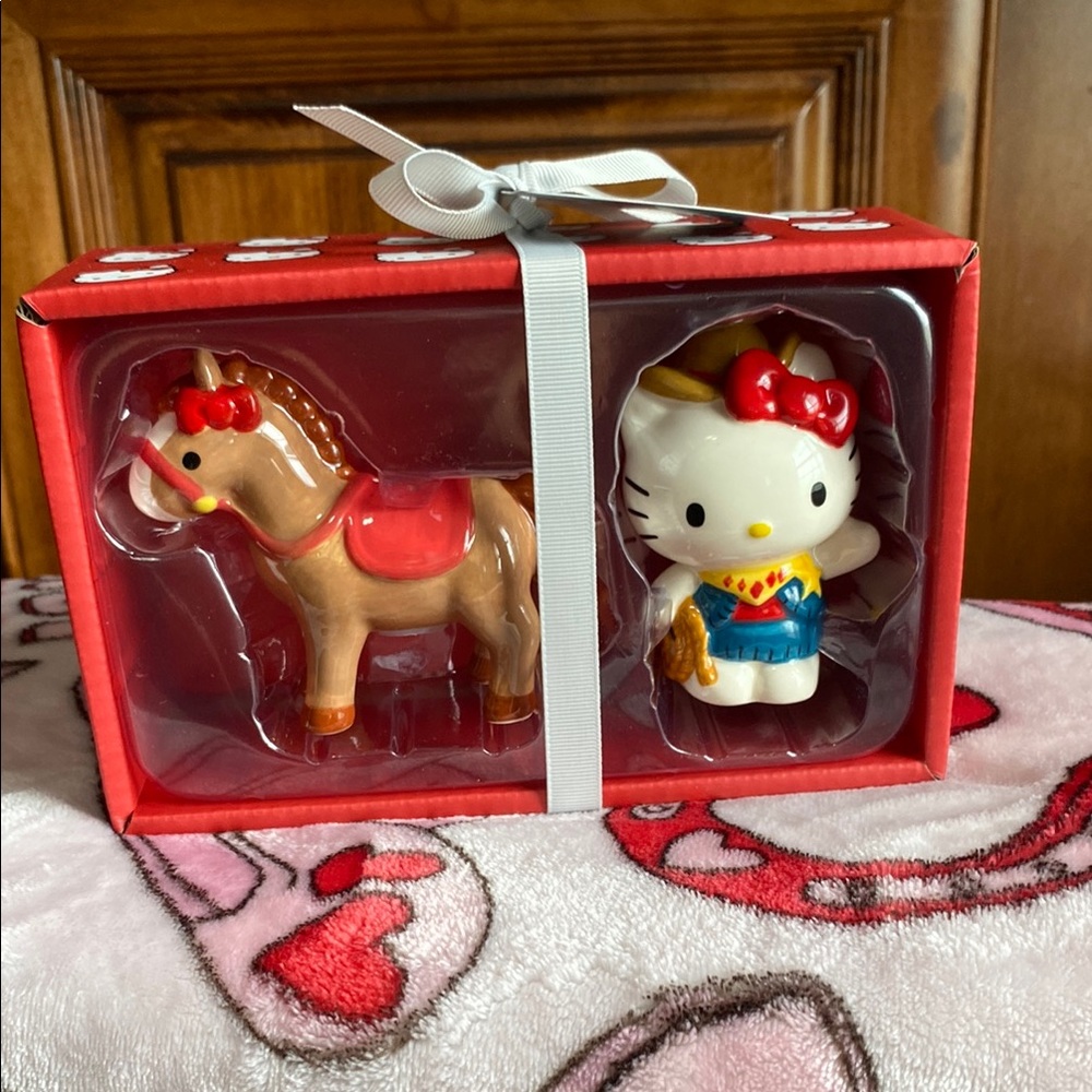 Hello Kitty and Horse Salt & Pepper Set
